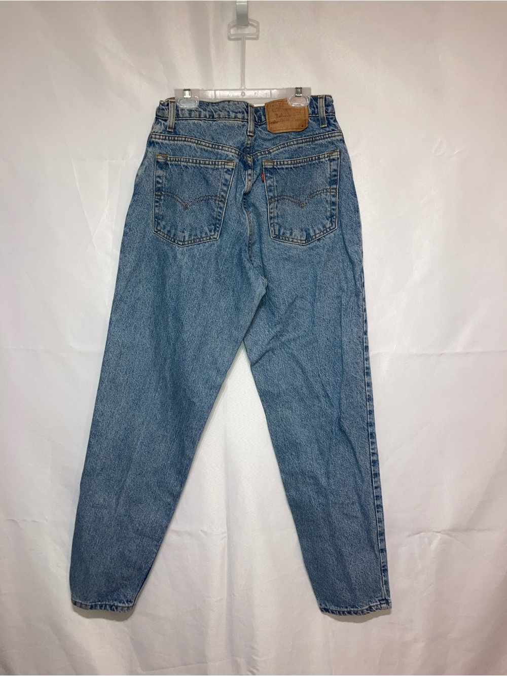 Vintage Levi's High-Rise Straight Jeans in Medium Blue - Picture 5 of 7
